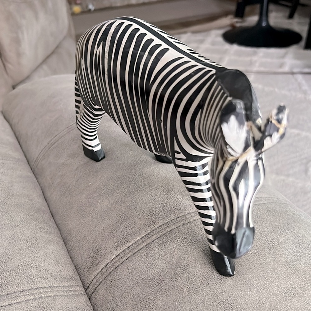 🦓 WOODEN ZEBRA 11” x 6” FIGURINE HOME ACCENT DECOR - Picture 3 of 7